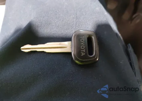 2001 Toyota Echo z USA, uszkodzony, nr VIN JTDAT123510190291